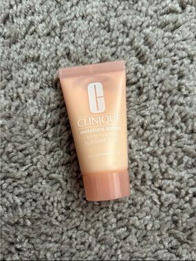 Clinique Moisture Surge 🧴